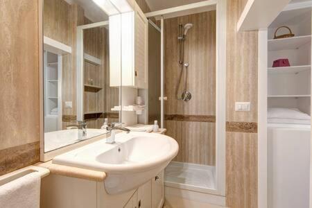 Le Case Di Andrea Piccolomini San Peter - Terrace Flat โรม ภายนอก รูปภาพ